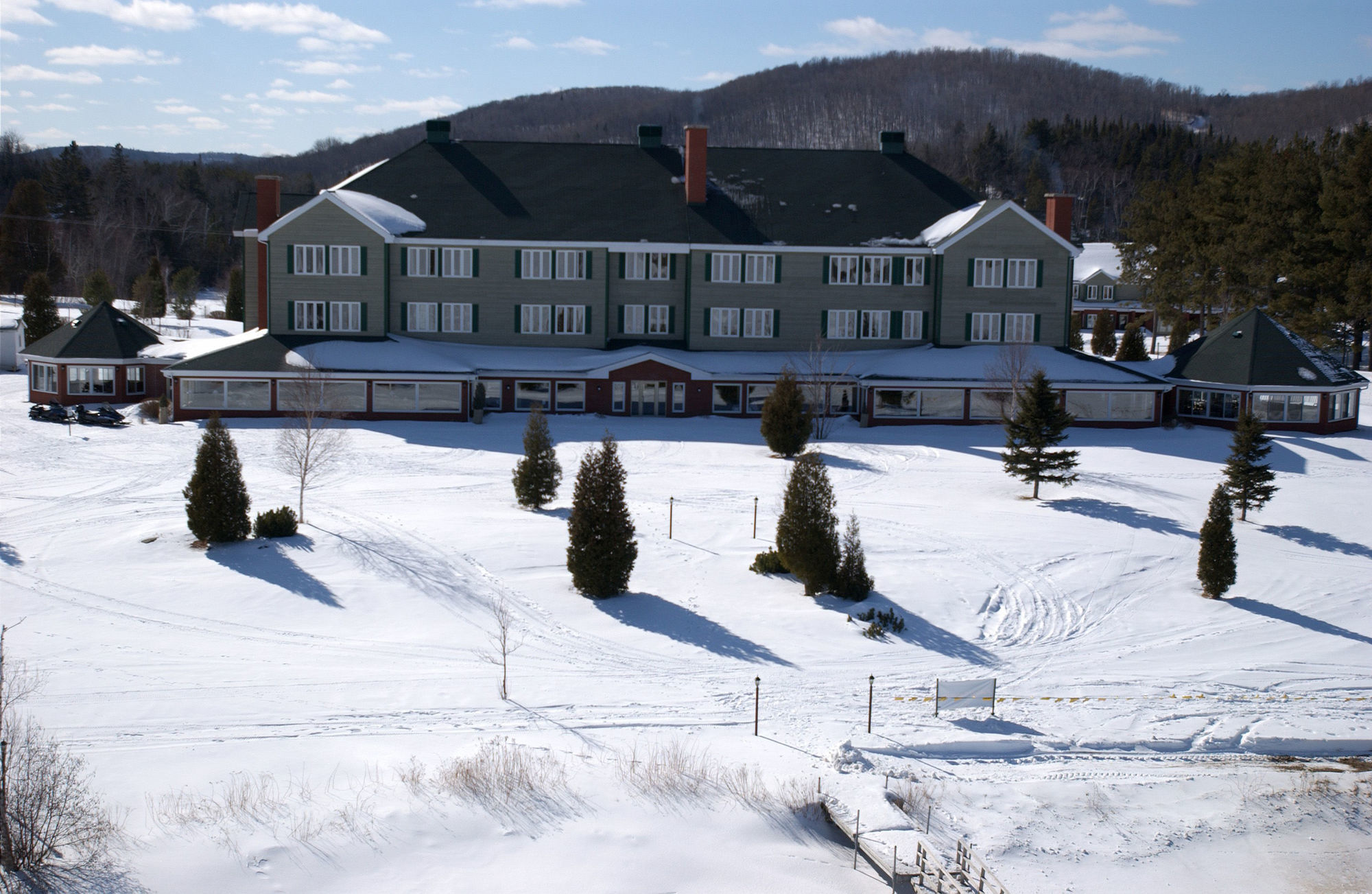 Auberge Du Lac-A-L'Eau-Claire Saint-Alexis-des-Monts Exterior foto