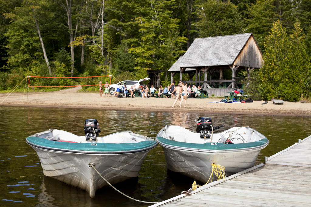 Auberge Du Lac-A-L'Eau-Claire Saint-Alexis-des-Monts Exterior foto